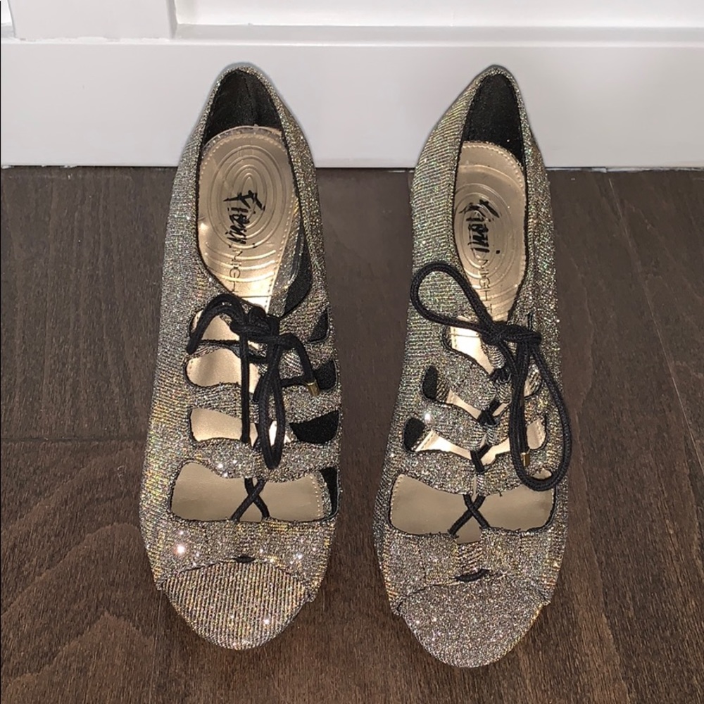 Fioni nights open toe gold/silver lace up shoes